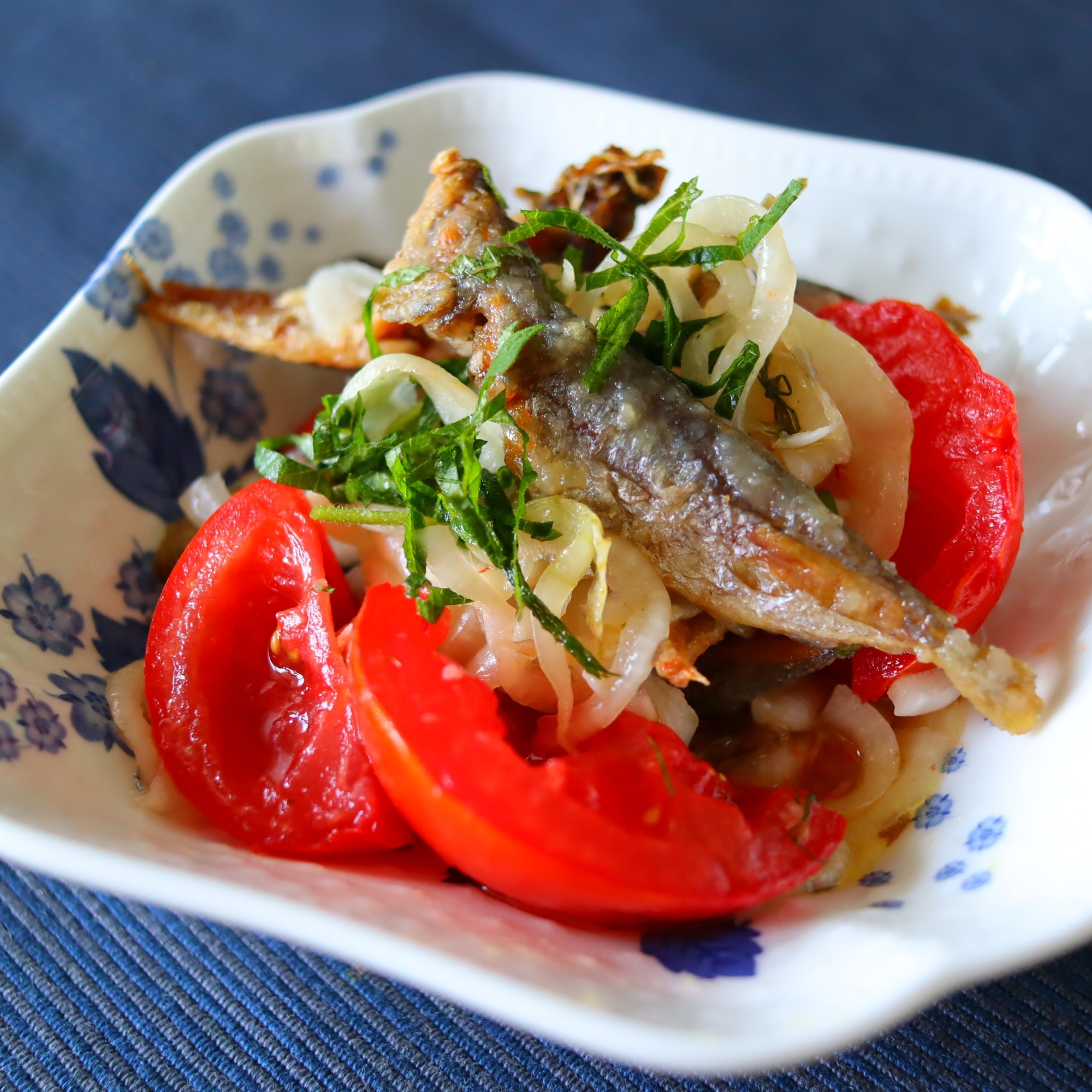 青紫蘇香る♪トマト玉ねぎたっぷりの小鯵の南蛮漬け