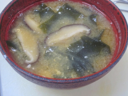 椎茸と海草の味噌汁