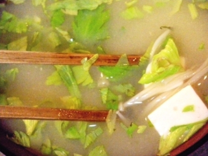 豆腐・えのき・セロリの葉のお味噌汁☆