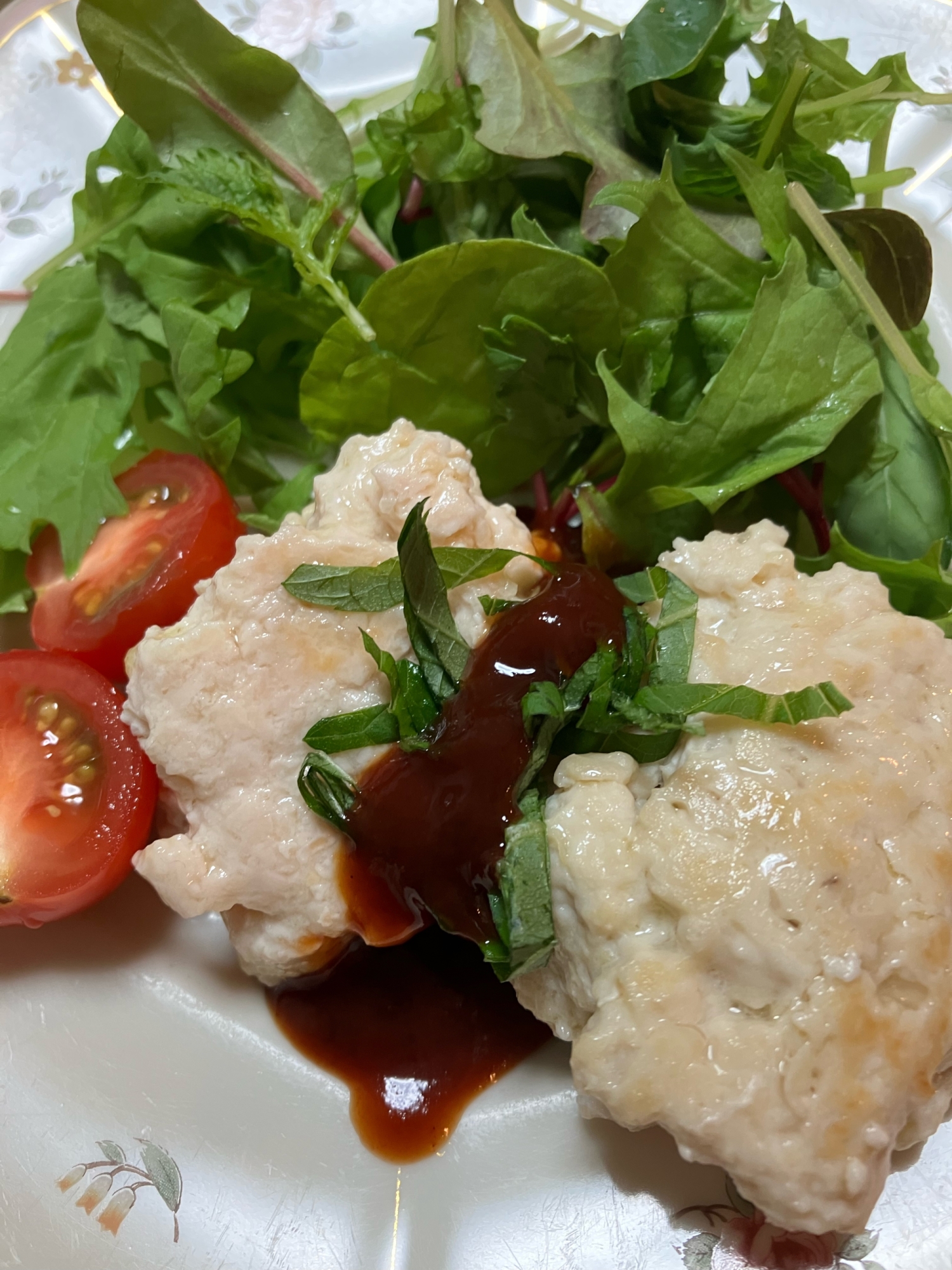 肉肉しいのにふわふわ食感！白い鶏むねハンバーグ！