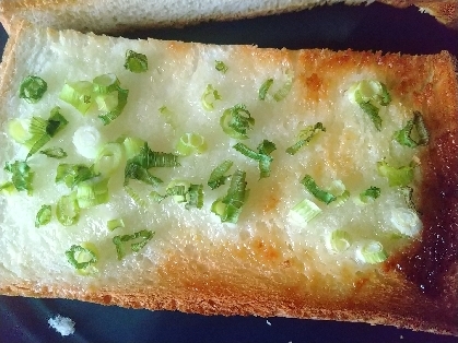 九条ネギのからしマヨトースト