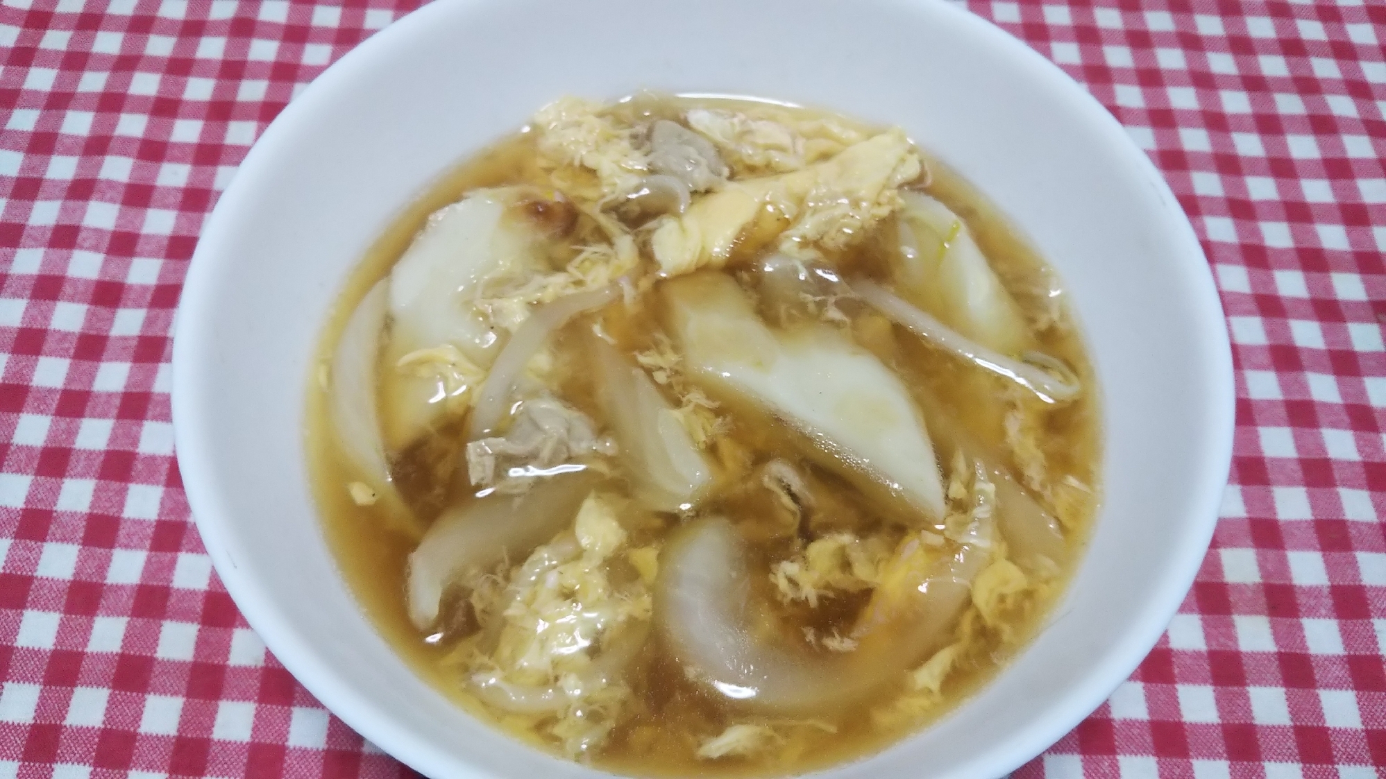 新玉ねぎと豚肉ともやしと笹かまと卵の中華スープ☆