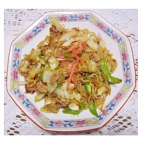 ソース焼きそば（ピーマン・キャベツ・豚バラ肉）