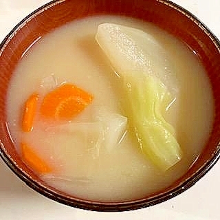 かぶ・きゃべつ・にんじんの味噌汁