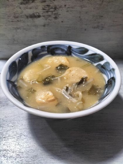 椎茸もやしピーマン麩の味噌汁