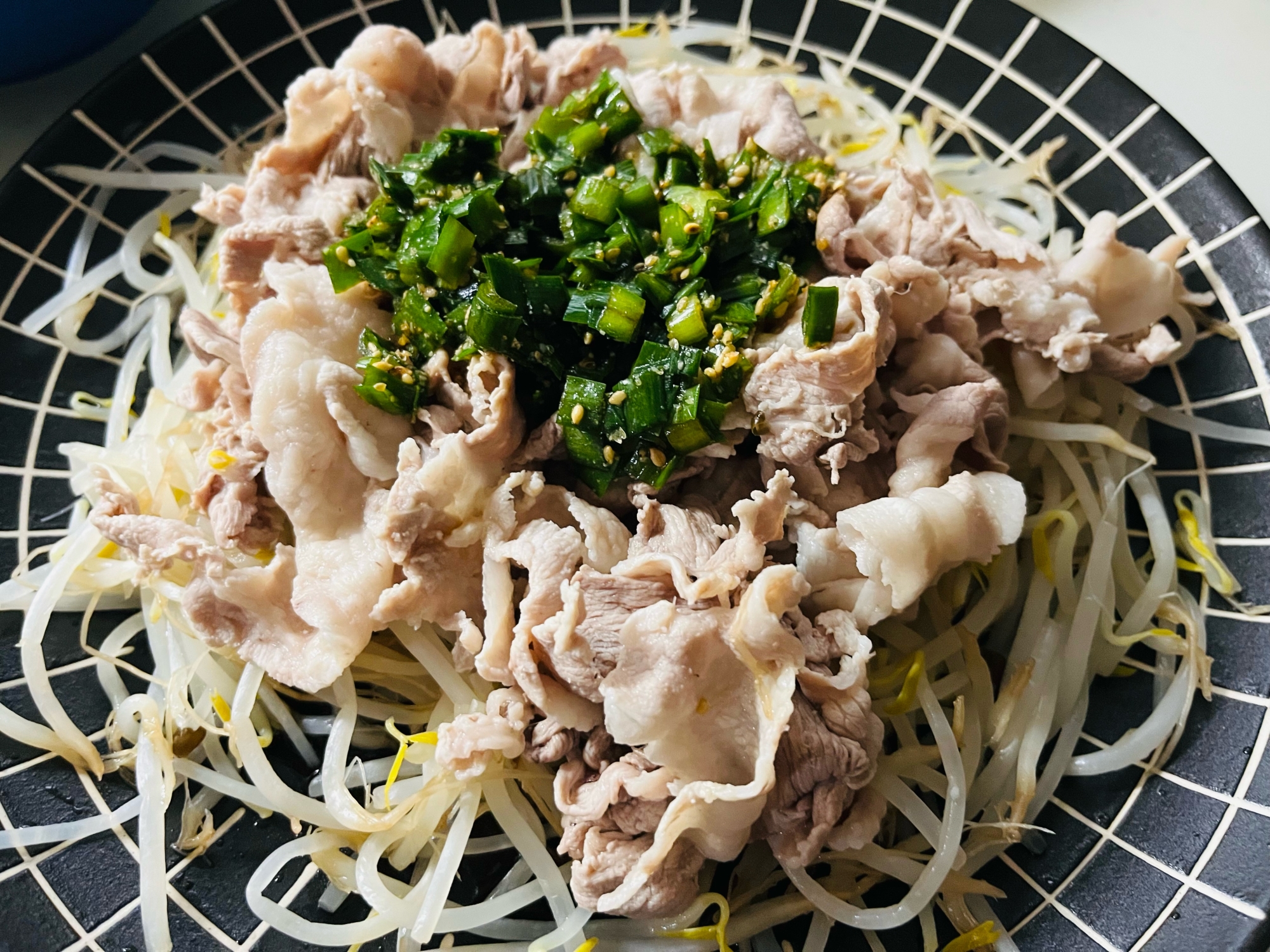 もやしと豚バラのニラダレサラダ
