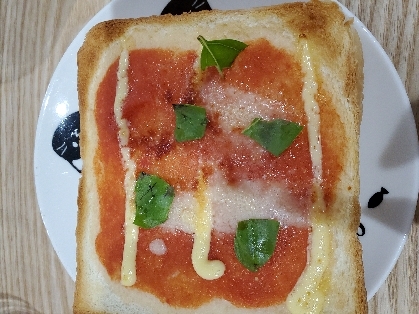 トマト缶で❤加工肉の要らないヘルシーピザトースト♪