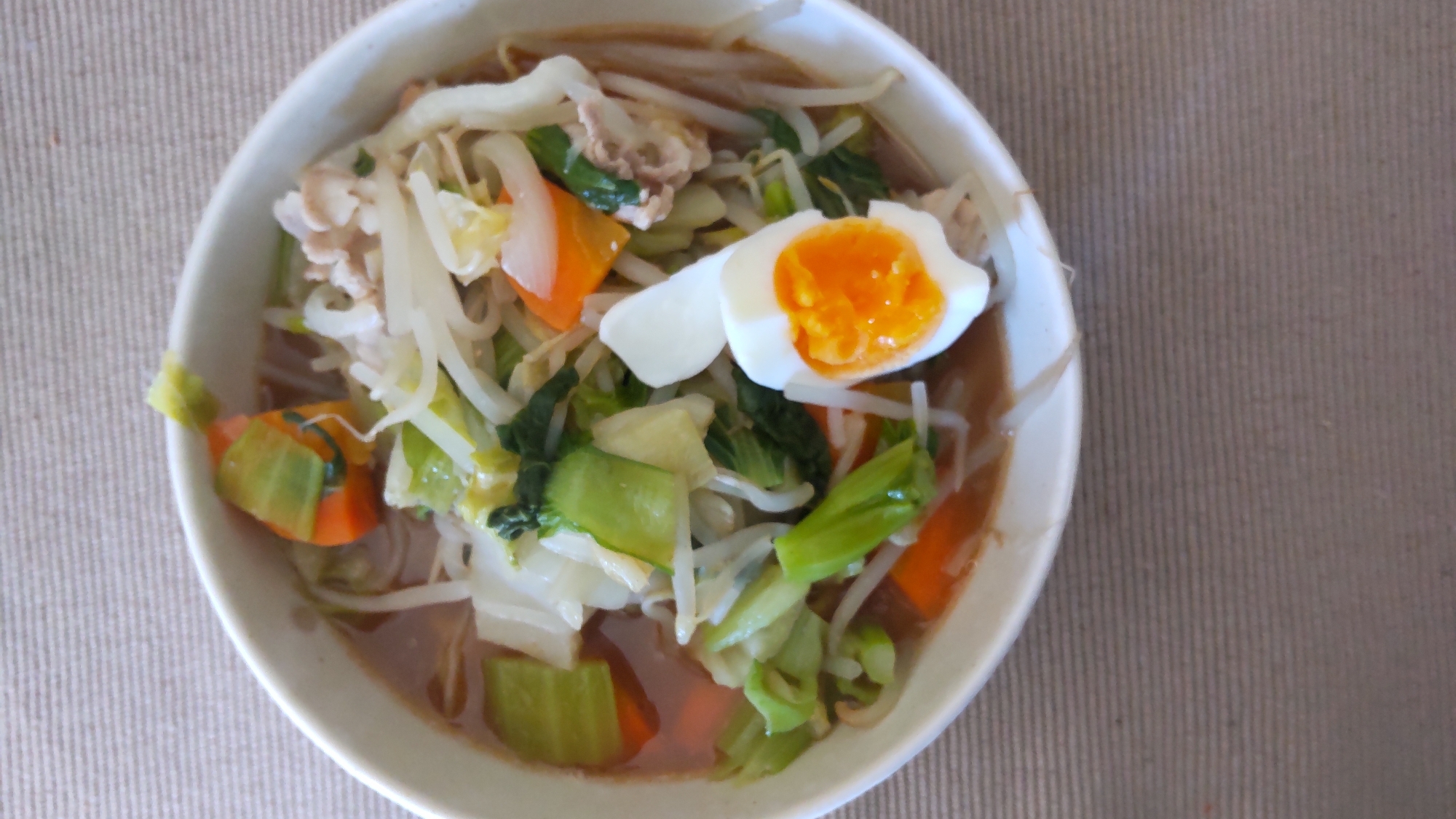 野菜豚骨醤油ラーメン