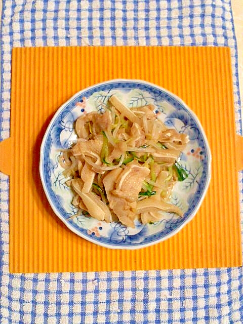 ミミガーのピリ辛サラダ♪