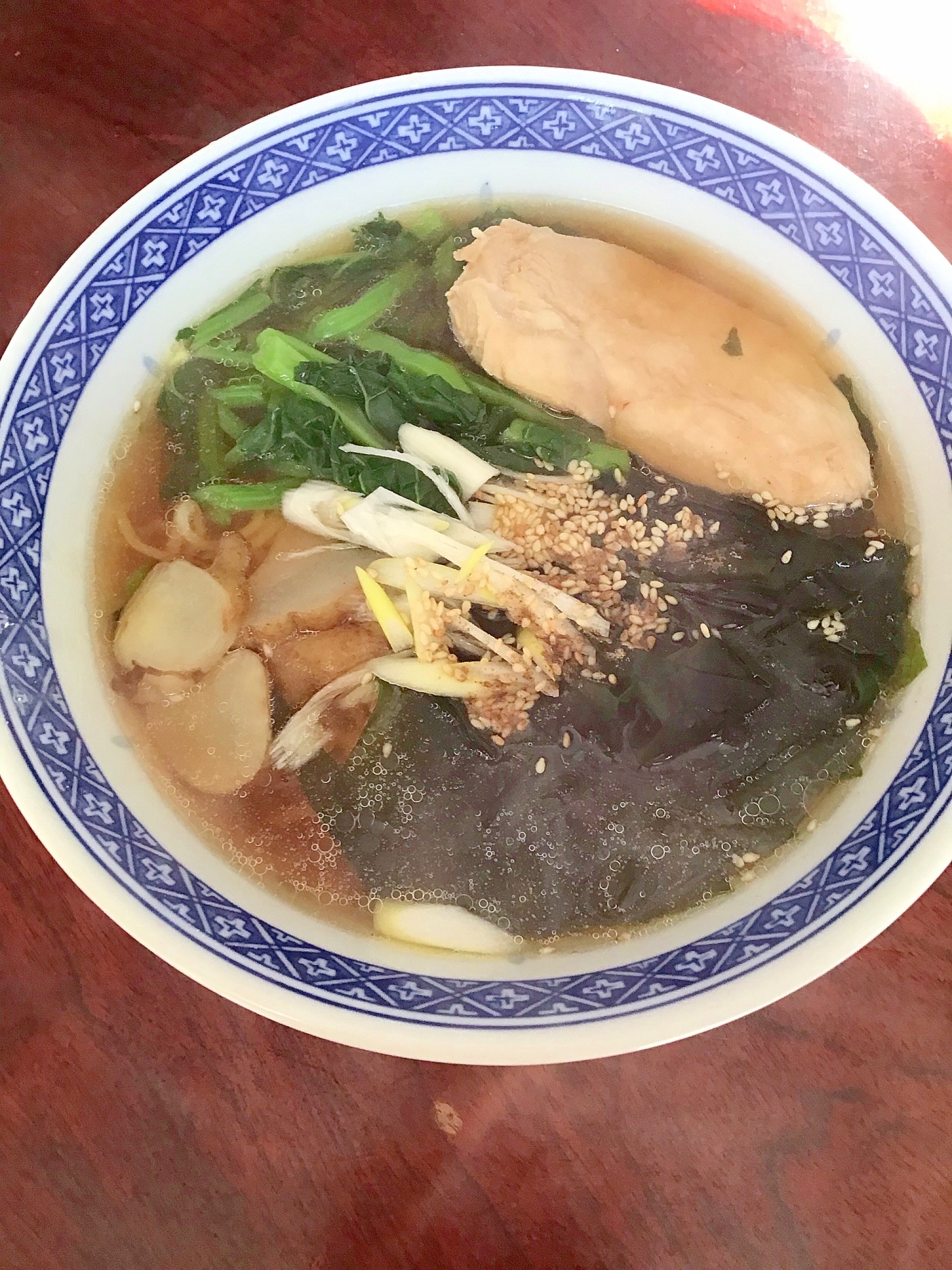 鶏チャーシューと菊芋の醤油ラーメン。