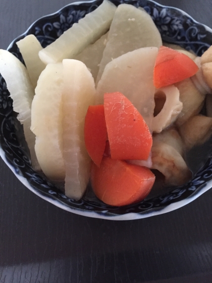 大根と　竹輪の　煮物