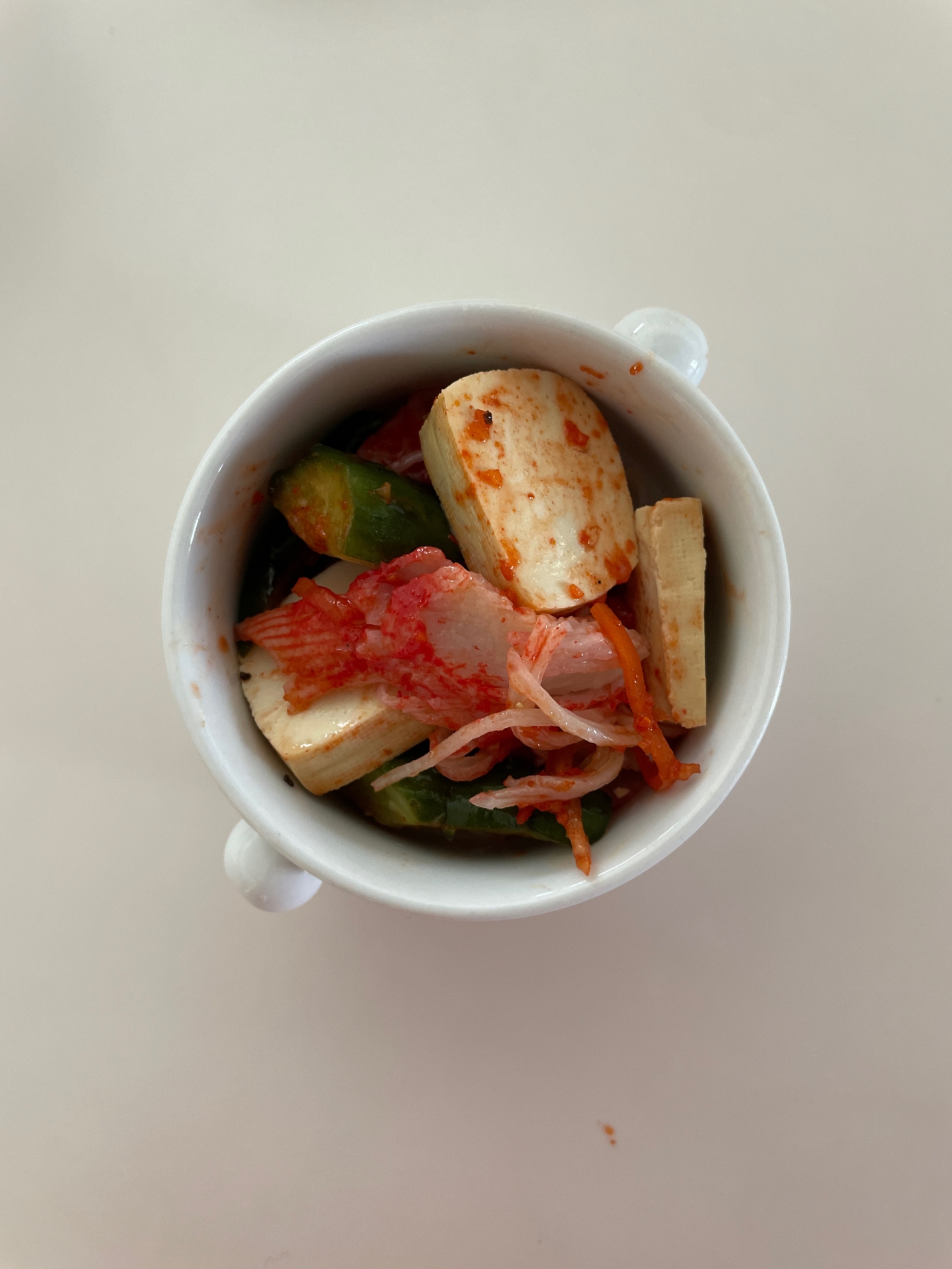 豆腐バーとカニカマときゅうりキムチのサラダ