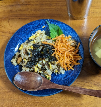 お肉が余ったら、にんにくたっぷりカルビチャーハン