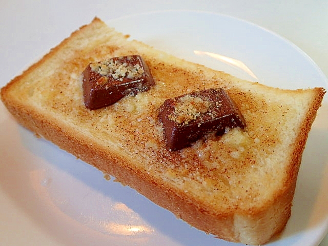 ビターチョコとシュレッドチーズとシナモンのトースト