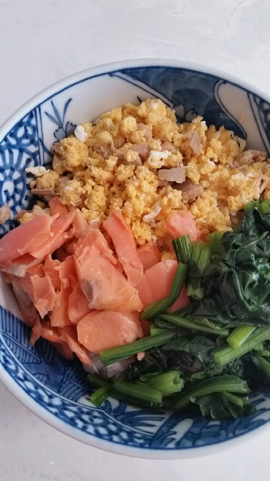 焼き鮭で3色丼