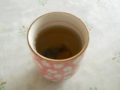 塩こんぶをお茶に入れるのは、私が子どものときから母が食後に飲んでました。それで、このお茶を飲んでいるのは、うちだけかと思ってたのです(^_^;)
よかった～ホッ