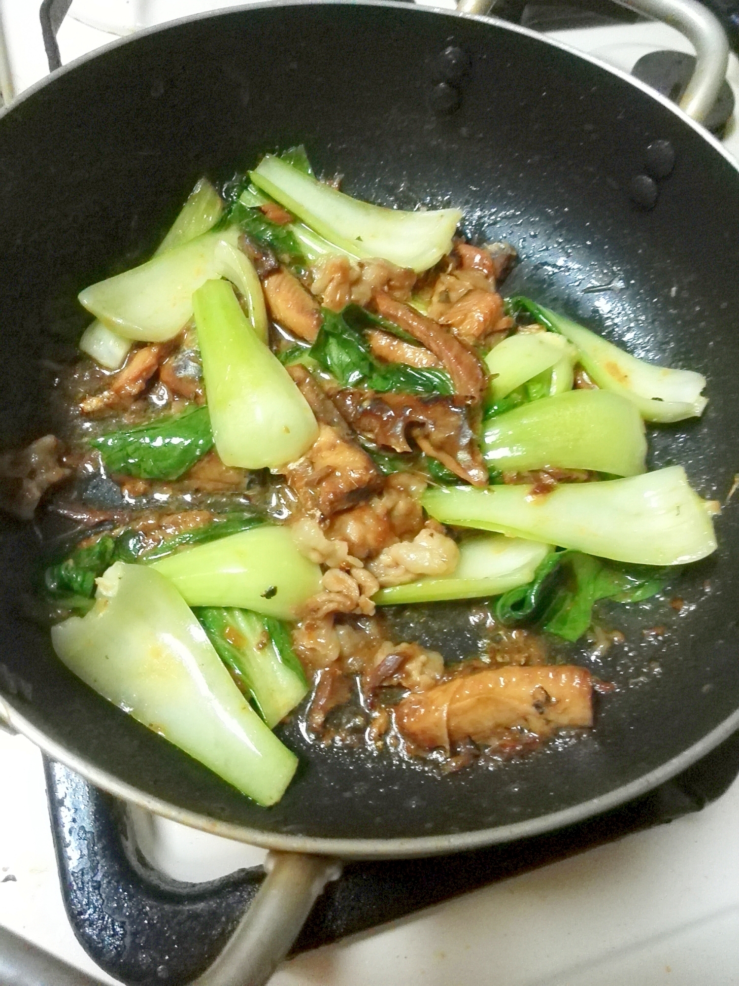 簡単。いわし缶詰で豚肉とチンゲン菜のいわし味噌炒め