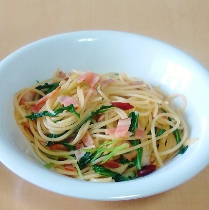 水菜とベーコンのペペロンチーノ風
