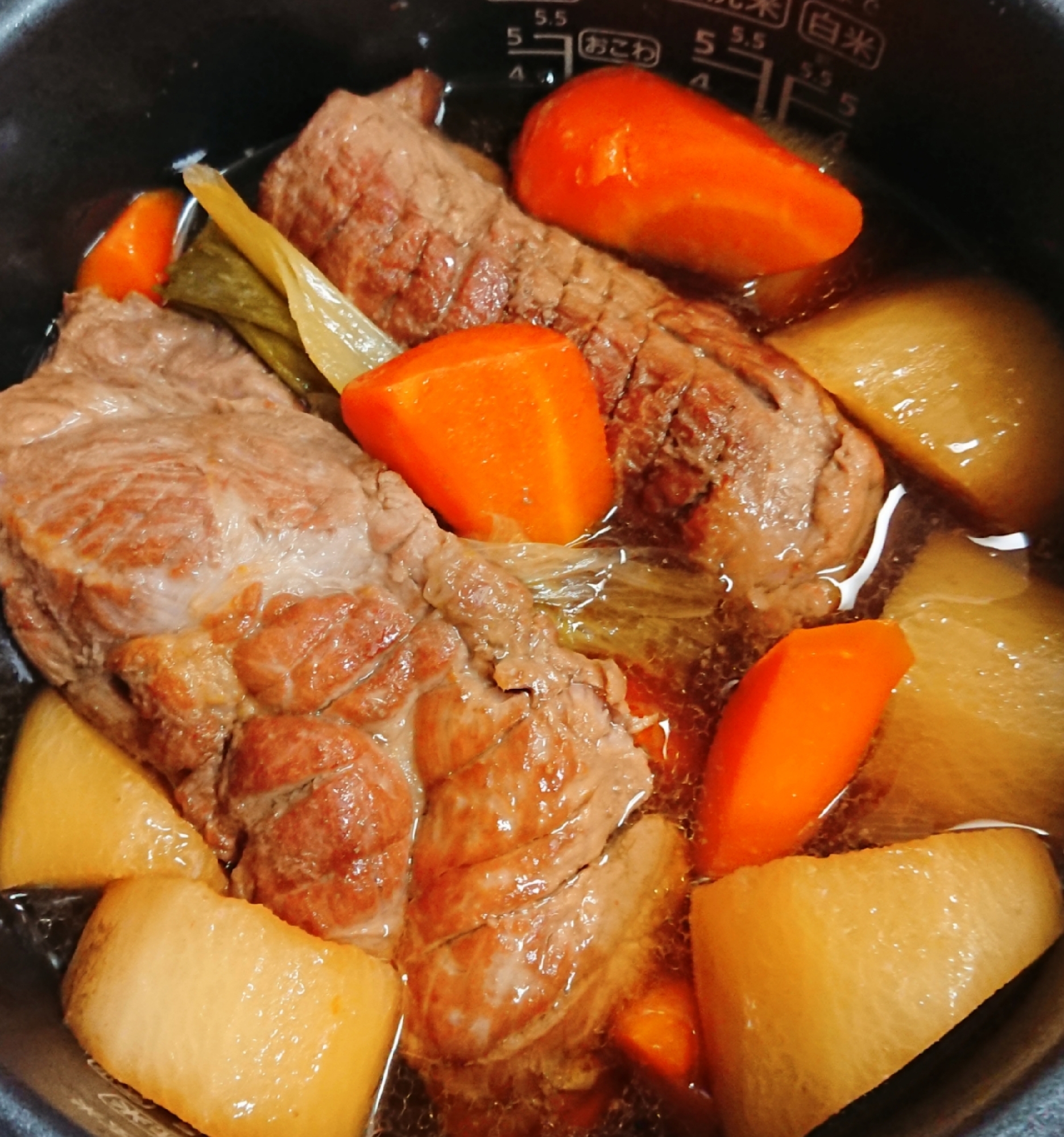 材料入れてスイッチポン♪炊飯器で豚と大根の八角煮♪