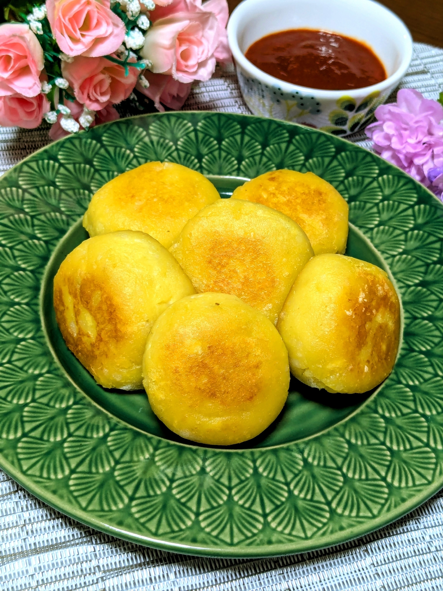 〜韓国風コチュジャン添え〜チーズ入りさつま芋もっち