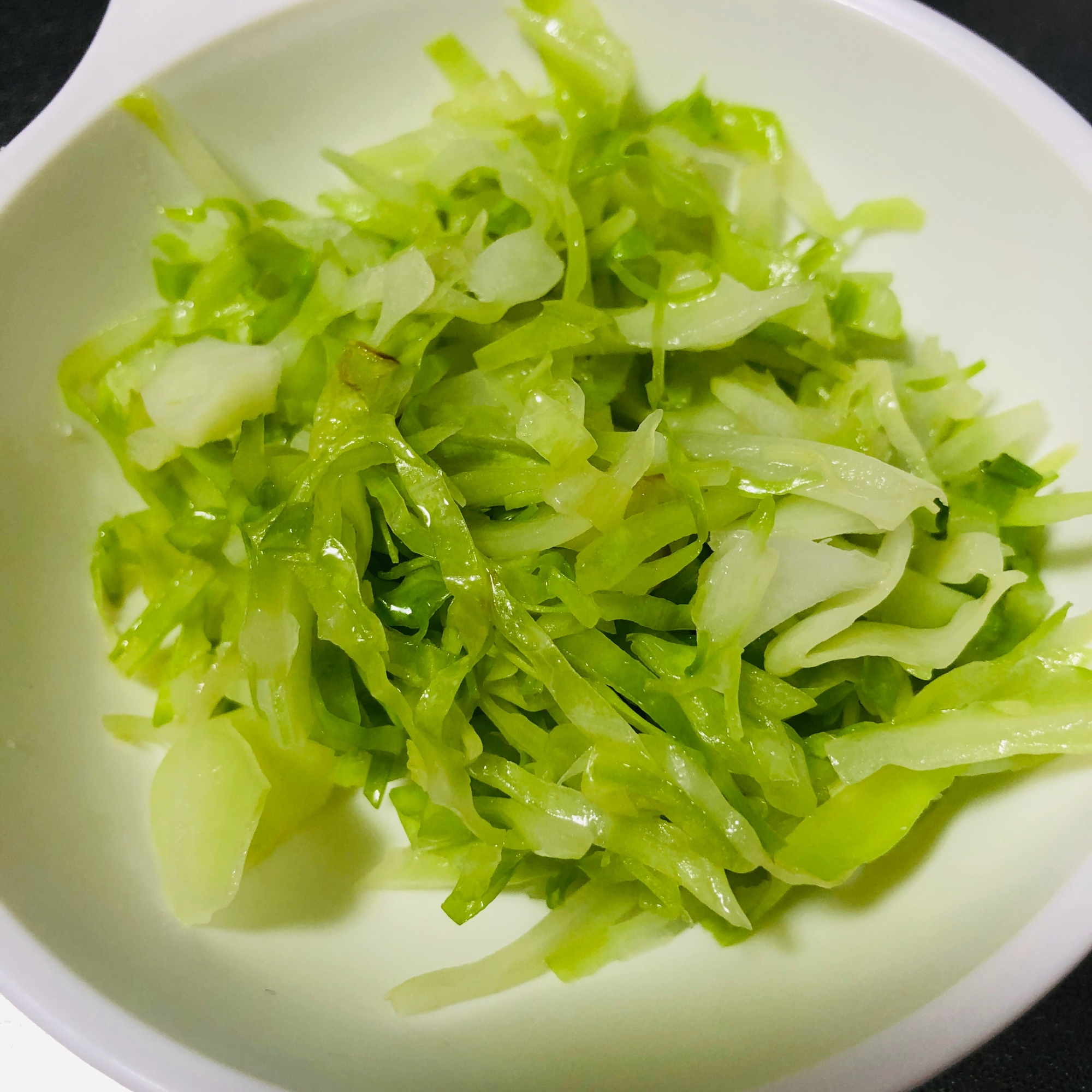 ごま油の千切りキャベツ炒め レシピ 作り方 By ろーるけーき 楽天レシピ ごま油の千切りキャベツ炒め レシピ 作り方 By ろーるけーき 楽天レシピ