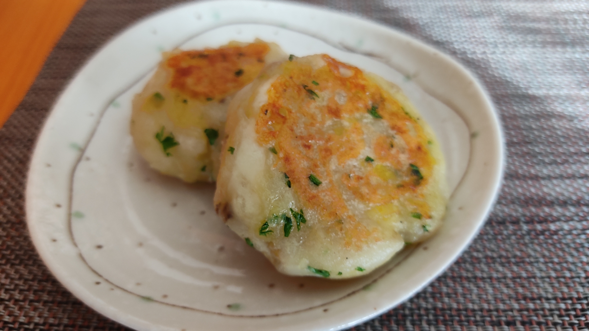 ワインのおつまみに☆パセリとチーズのポテトもち