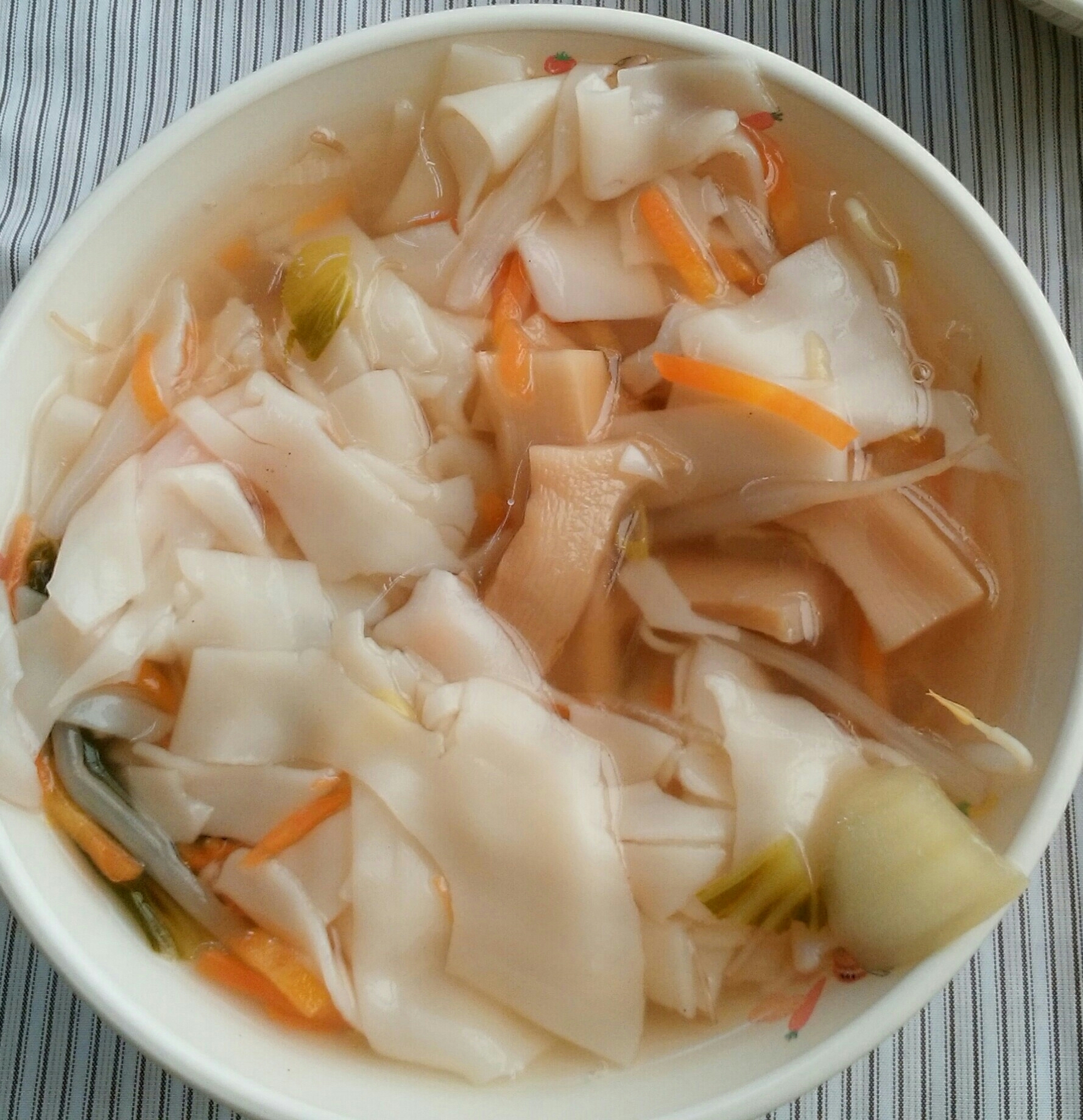 餃子の皮入り　中華スープ