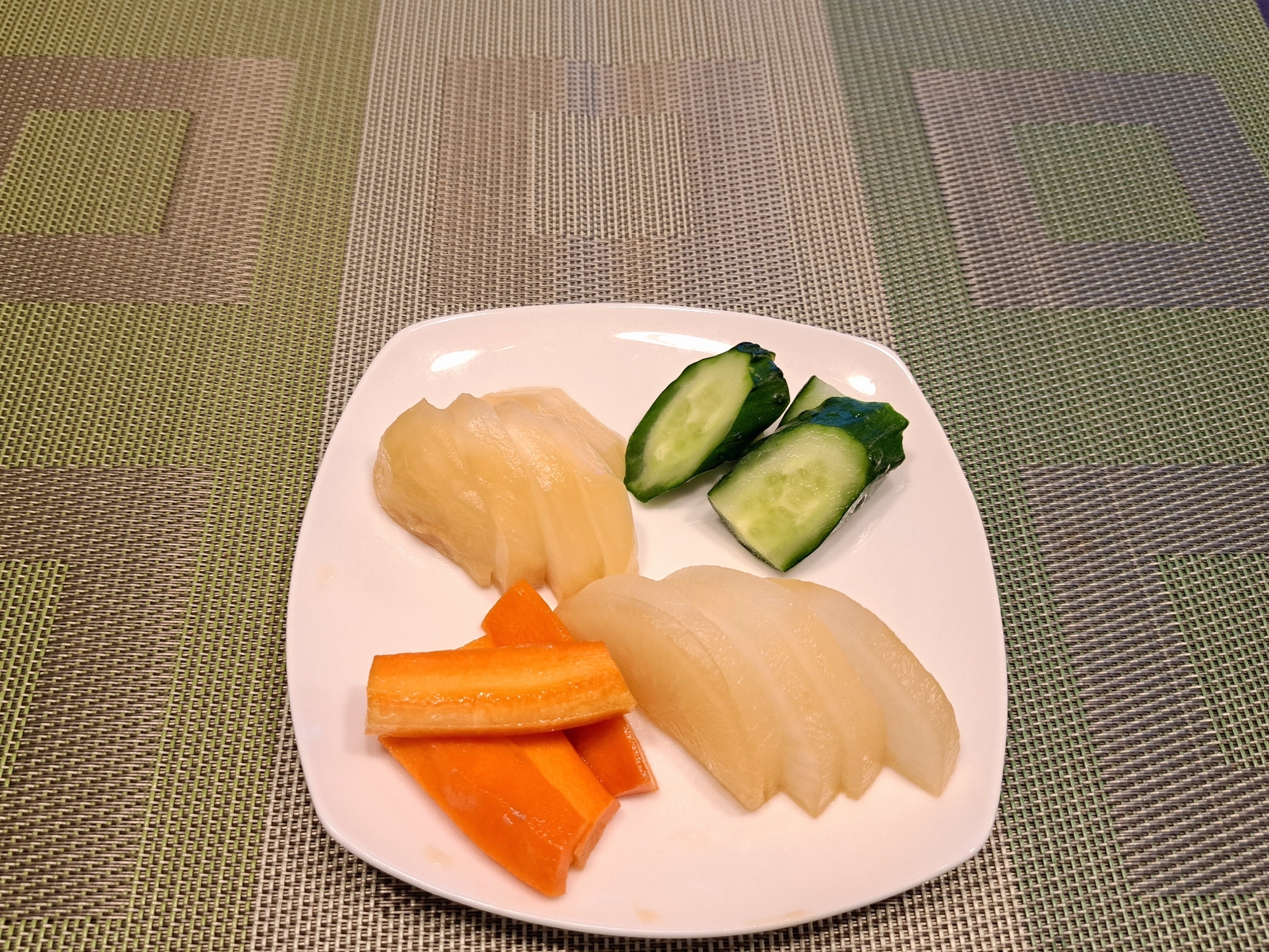 ヨーグルトと味噌で簡単 お漬物