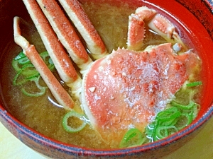 お椀に入ったセコガニの味噌汁