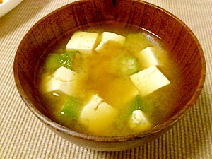 ネバネバ『オクラと豆腐の味噌汁』