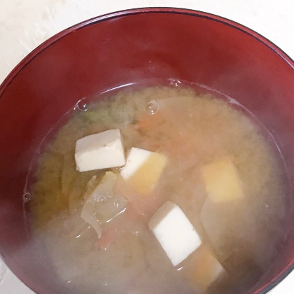 豆腐大根にんじんの味噌汁