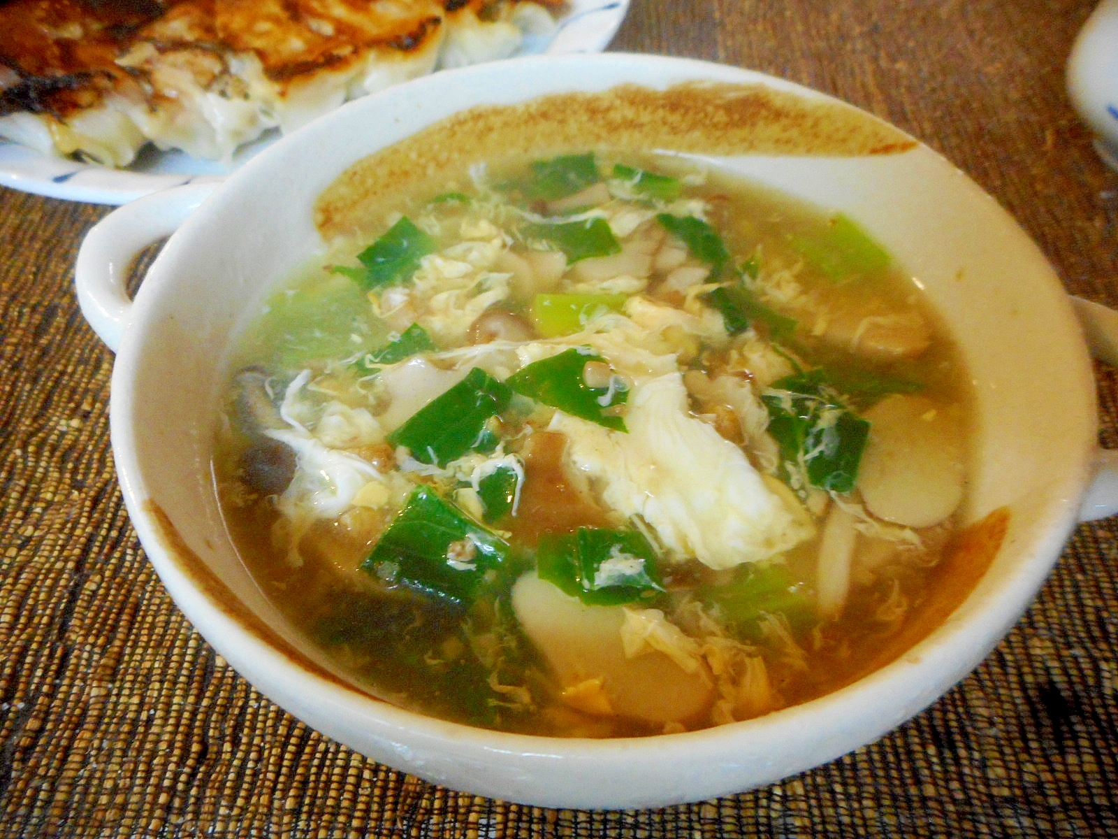 いろいろキノコと小松菜の中華風スープ