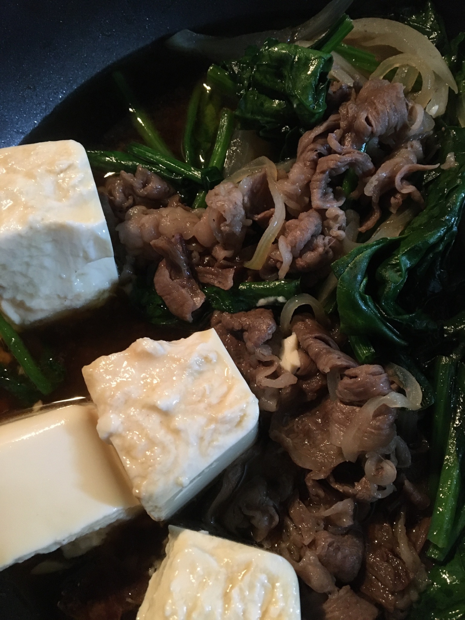ほうれん草と絹豆腐と牛薄切り肉のすき焼き風