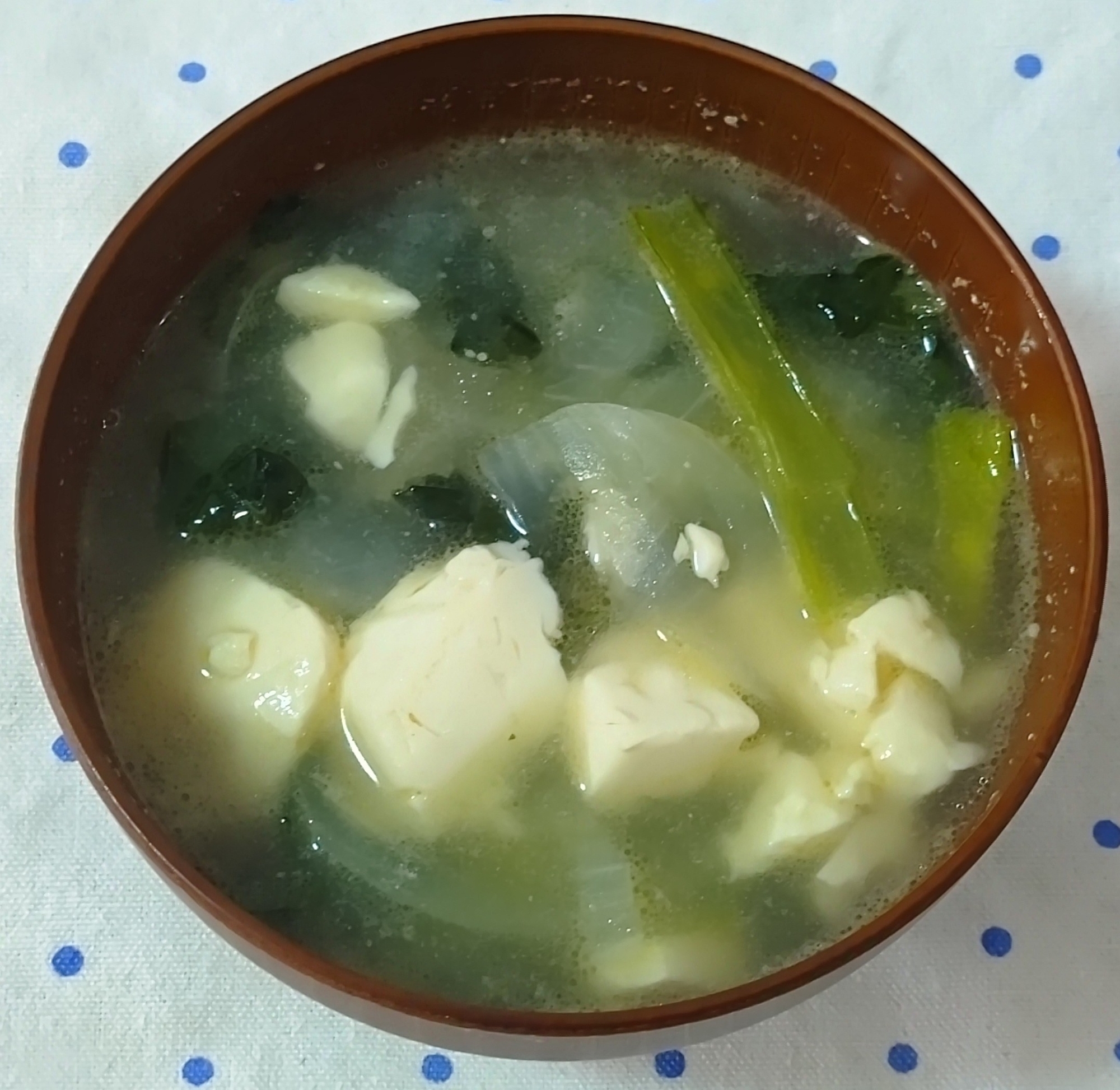 小松菜と豆腐と玉ねぎのあっさりスープ