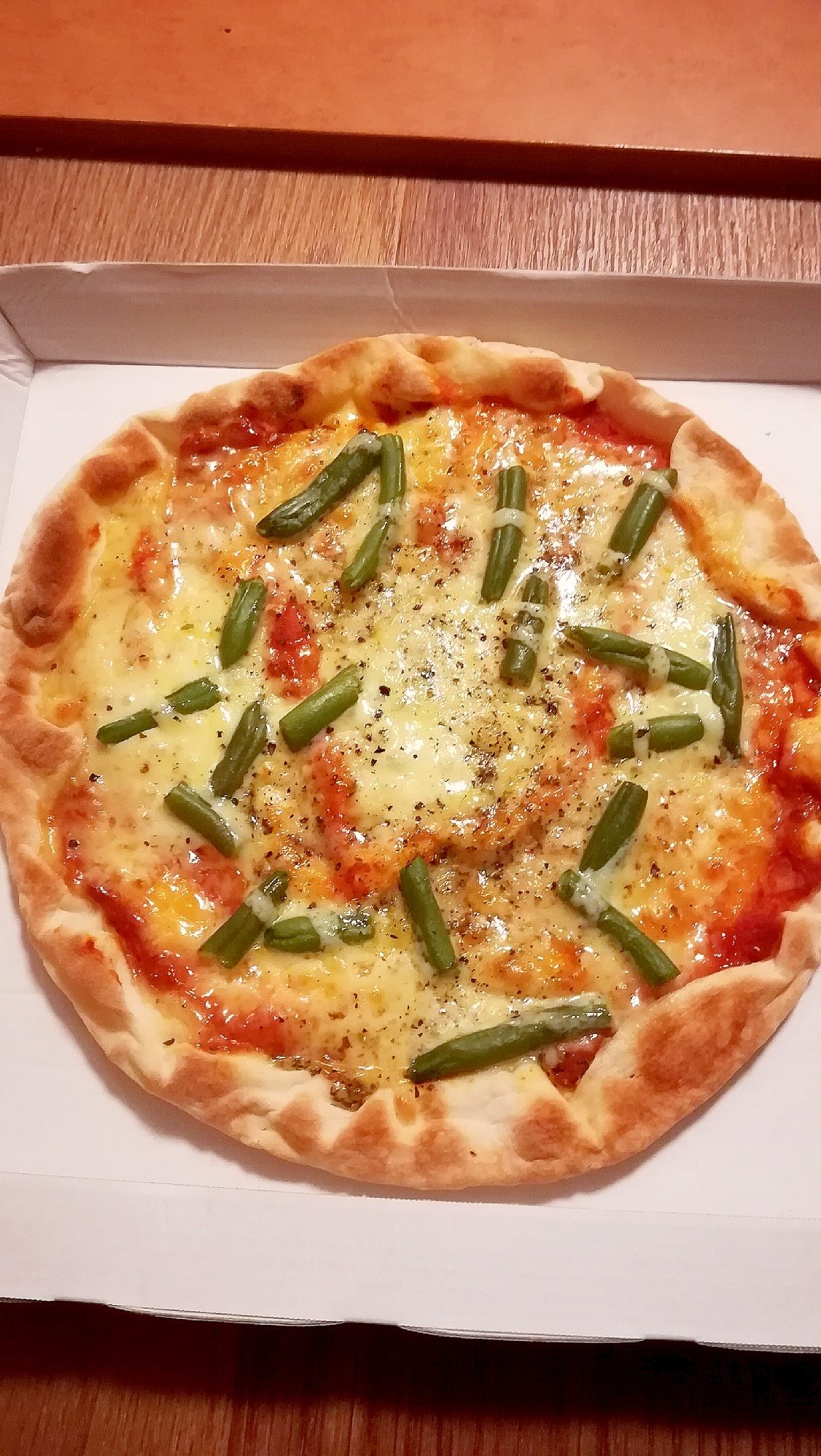 いんげんとマヨネーズのマルゲリータピザ