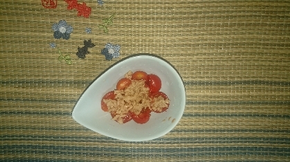 トマトがあるつもりで冷蔵庫開けたらなくなっててプチトマトはあったのでプチトマトを代用しました(;＞_＜;)ズボラ飯美味しかったです✨