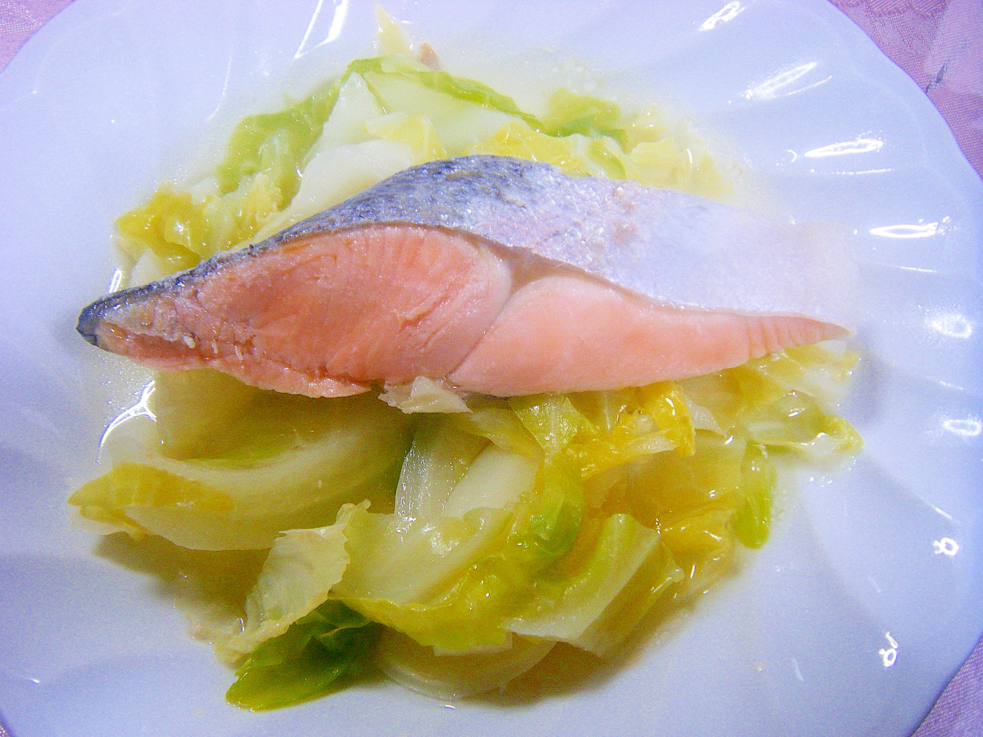 健康法師の簡単レシピ　新キャベツと鮭のサッと煮