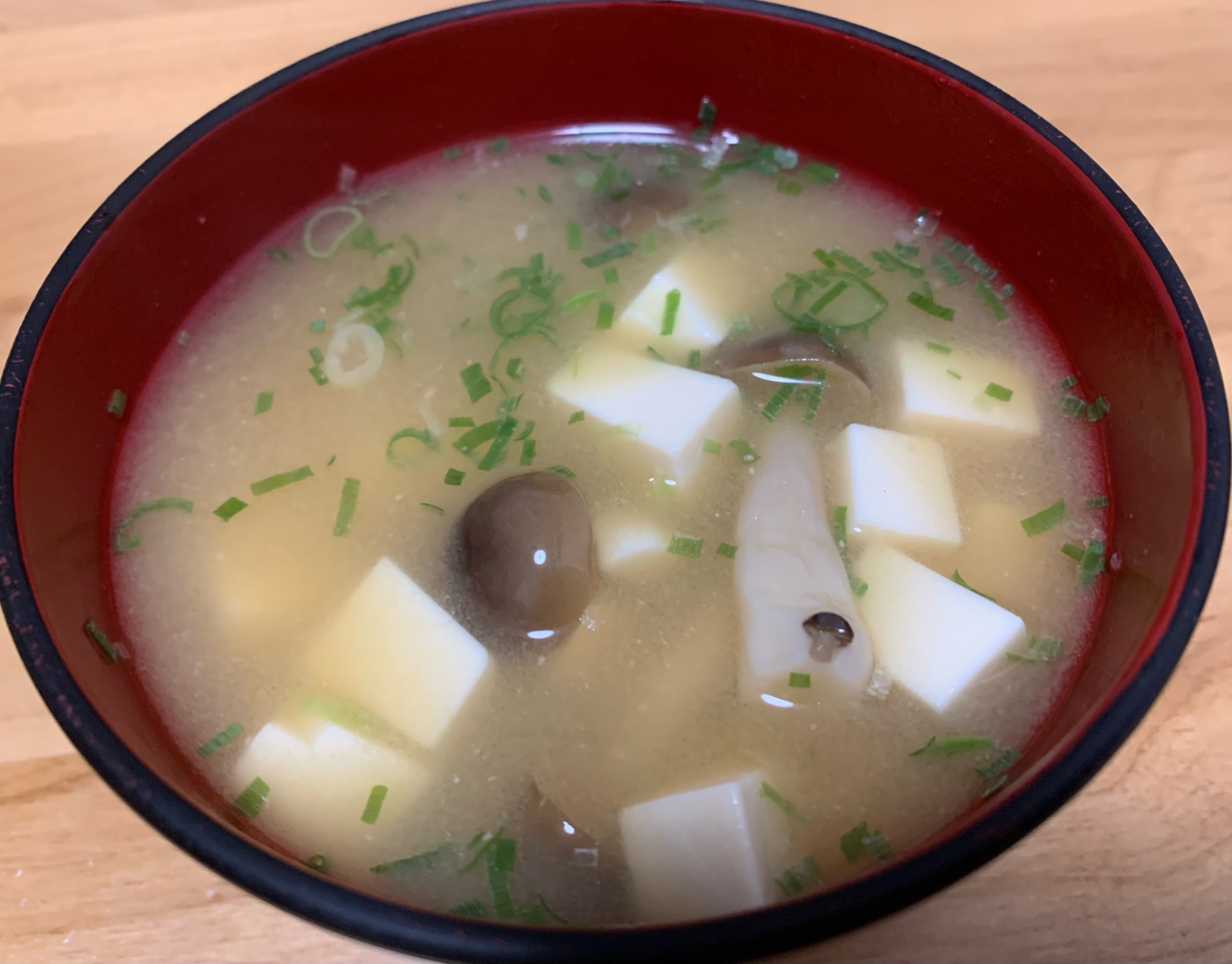 しめじと豆腐のお味噌汁