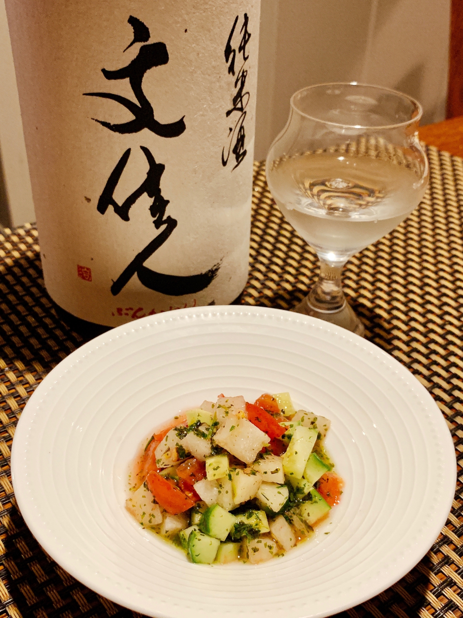 日本酒にワインに、梨のキューブサラダ