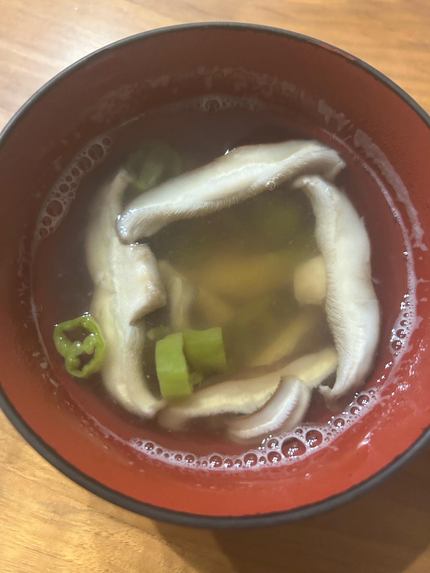 肉厚椎茸とししとうのお吸い物