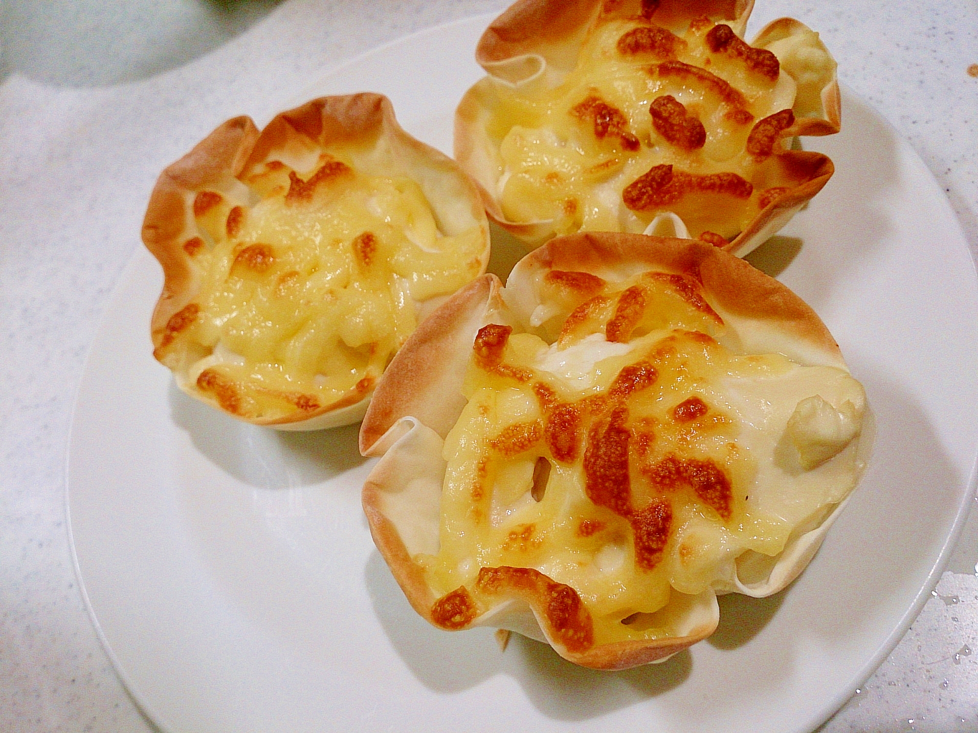 餃子の皮カップで豆腐チーズ焼き