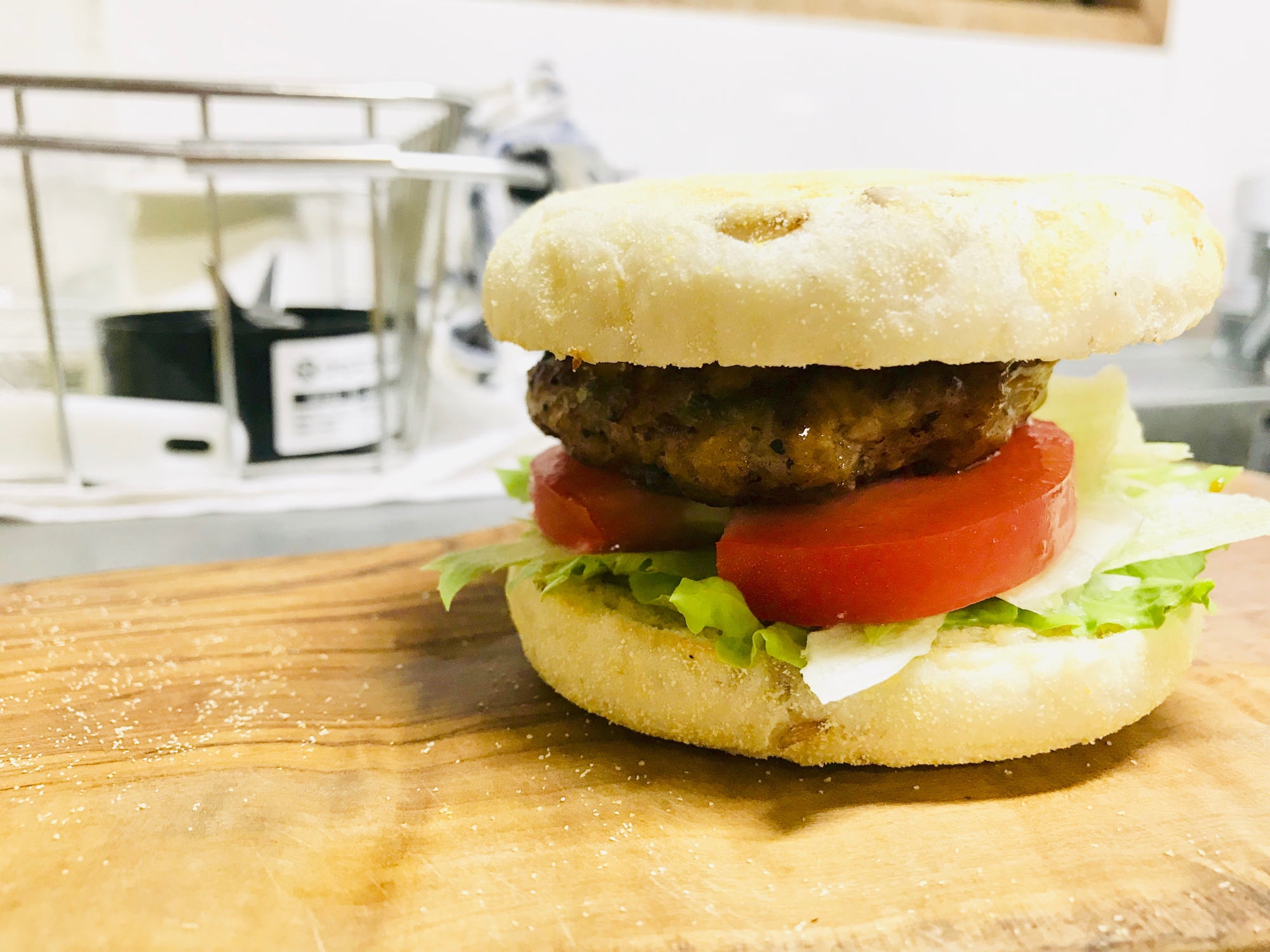 イングリッシュマフィンで！自家製ハンバーガー