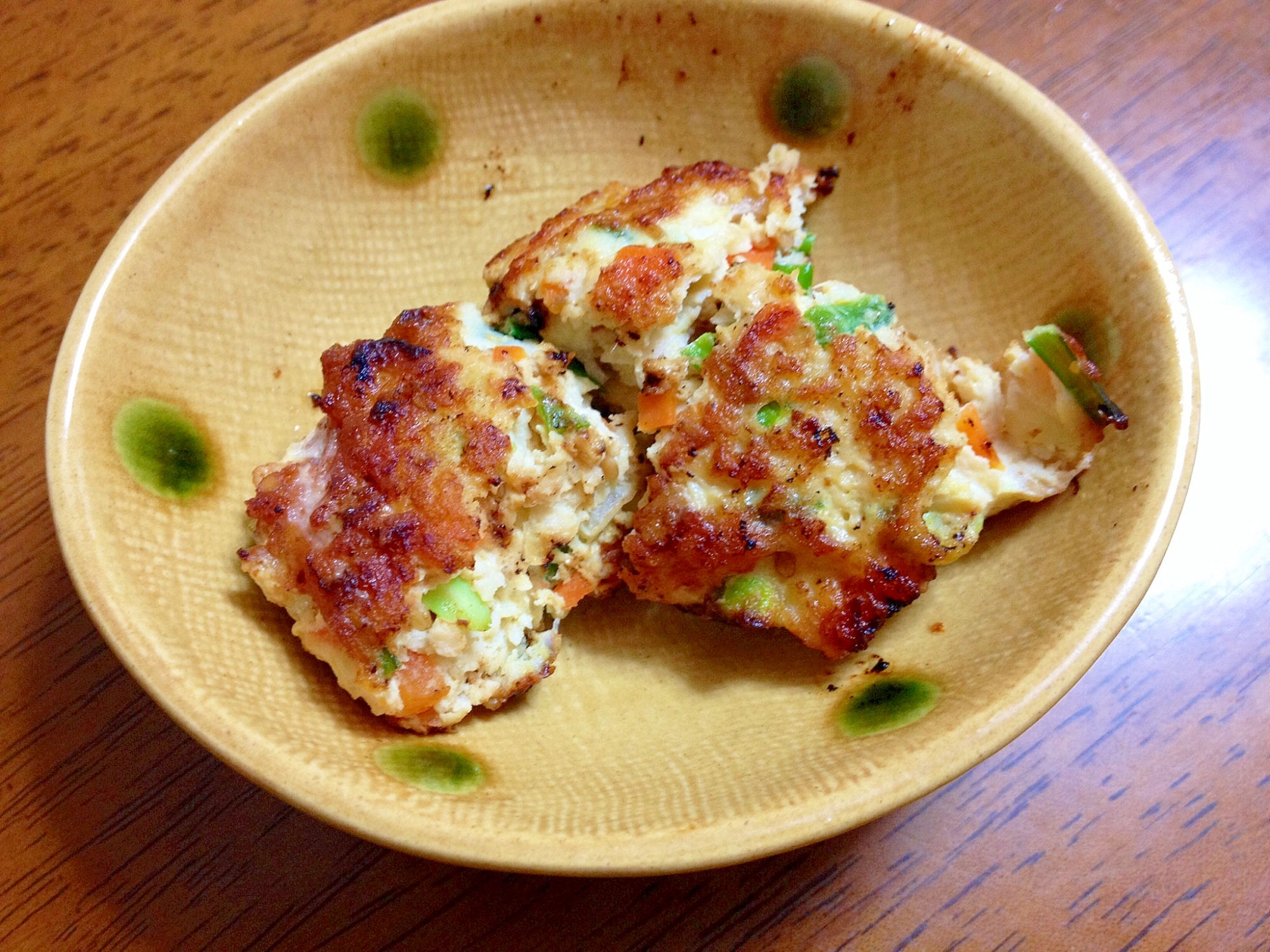 幼児食  人参玉葱ピーマンの鶏ミンチミニハンバーグ