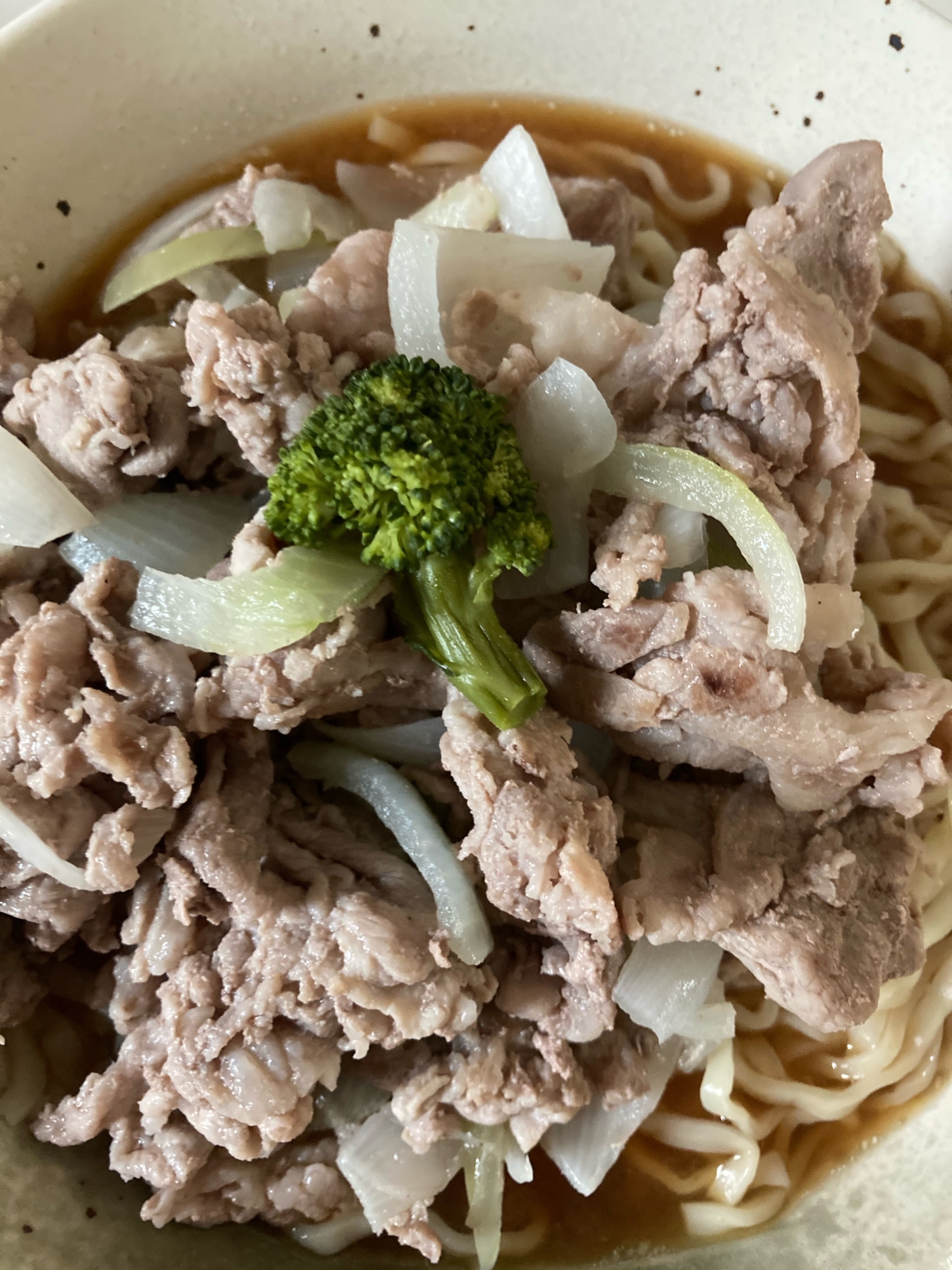 ブロッコリーと玉ねぎと豚肉ラーメン