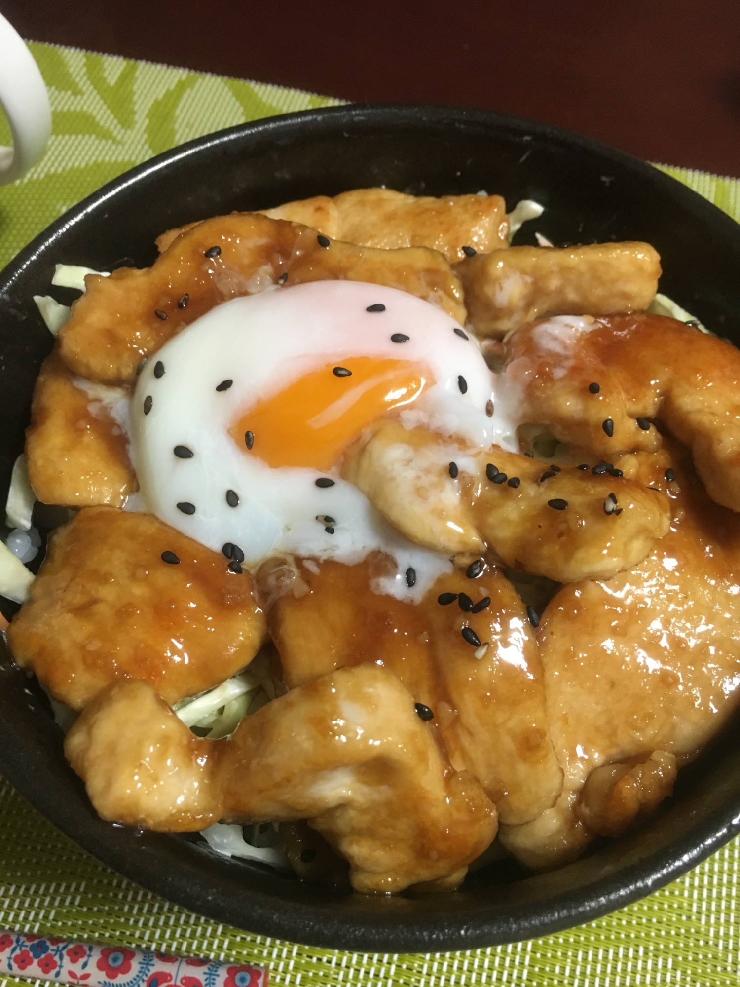 たっぷりキャベツと照り焼きチキンの温玉丼☆