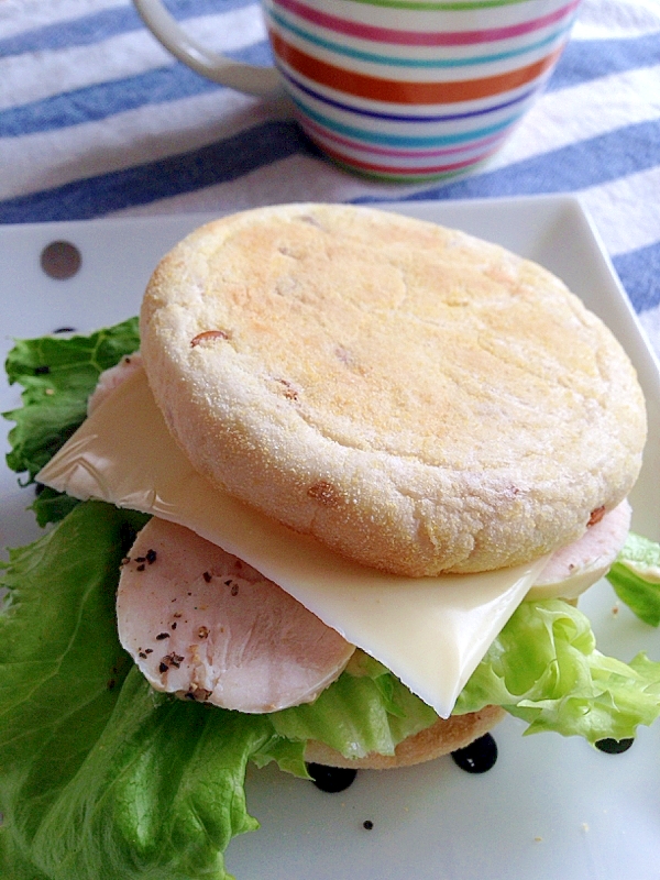 鶏ハムチーズイングリッシュマフィンサンド