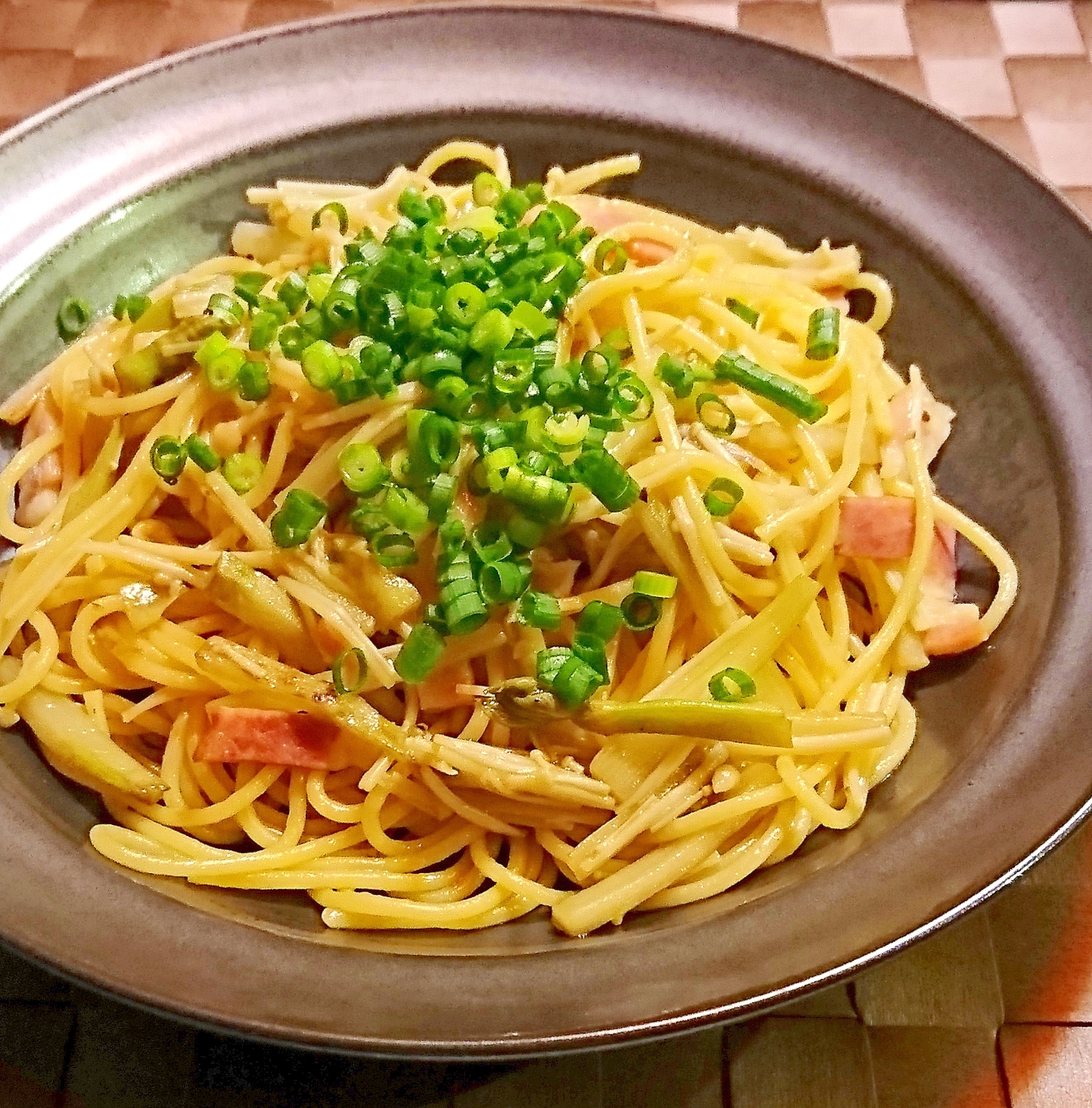 うどとえのきの和風パスタ　バター醤油味