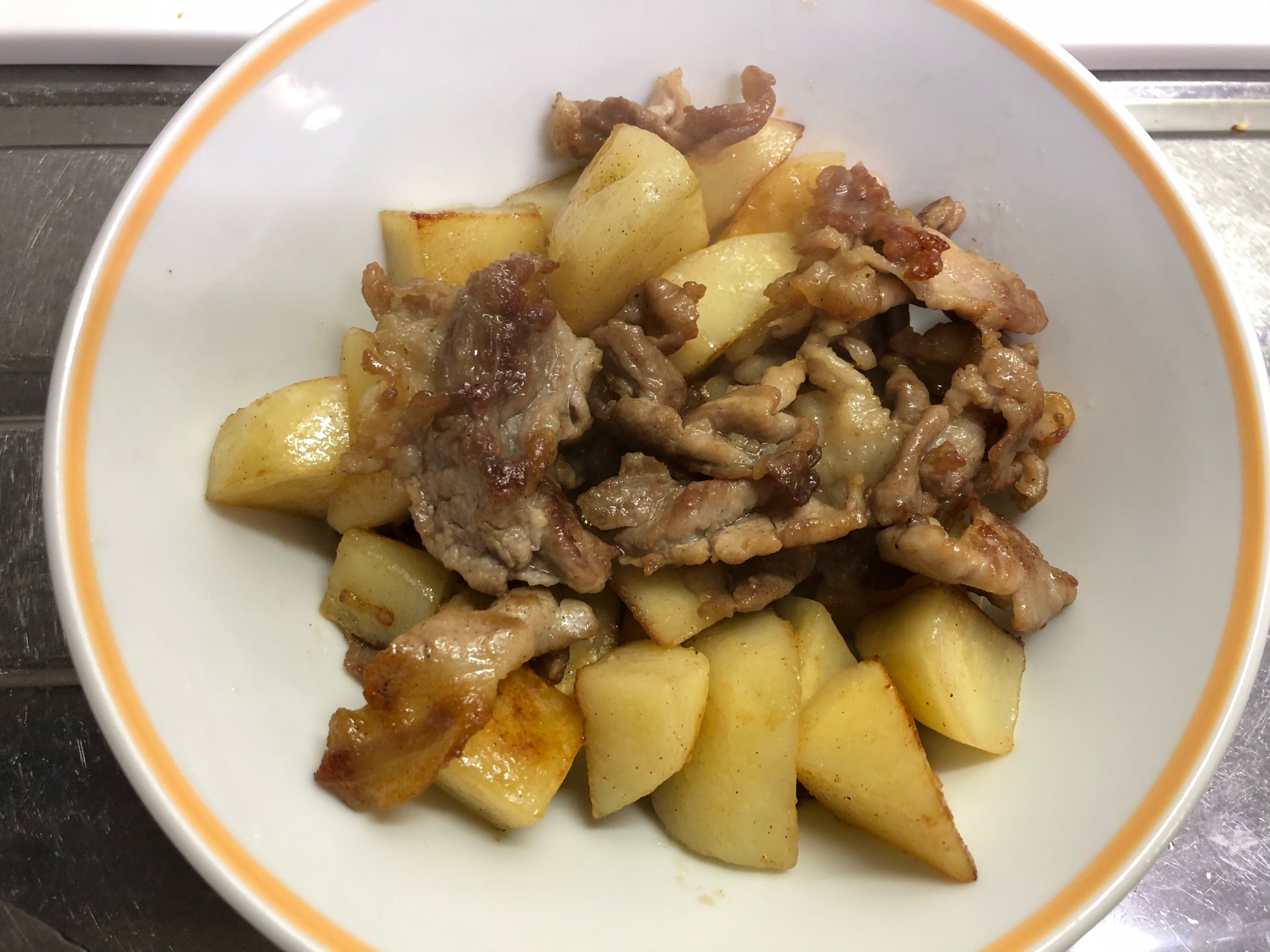 簡単！じゃがいもと豚肉のにんにく炒め