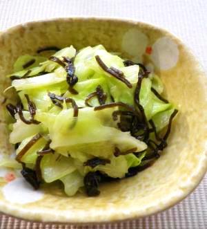 *シリコンスチーマーでキャベツの塩昆布和え*