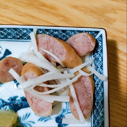 ウインナーと大根の皮のごま油炒め